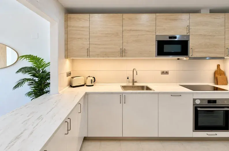 Apartamento de 2 dormitorios orientado al sur con terraza de 29 m², La Resina Golf, Estepona
