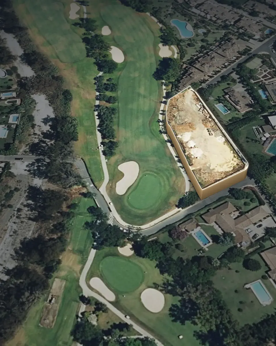 Parcela en primera línea de golf con proyecto de villa, Guadalmina Baja