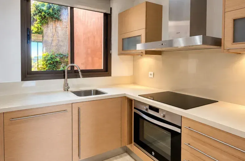 Apartamento de 2 dormitorios con vistas panorámicas y terraza de 23 m², La Quinta, Benahavís