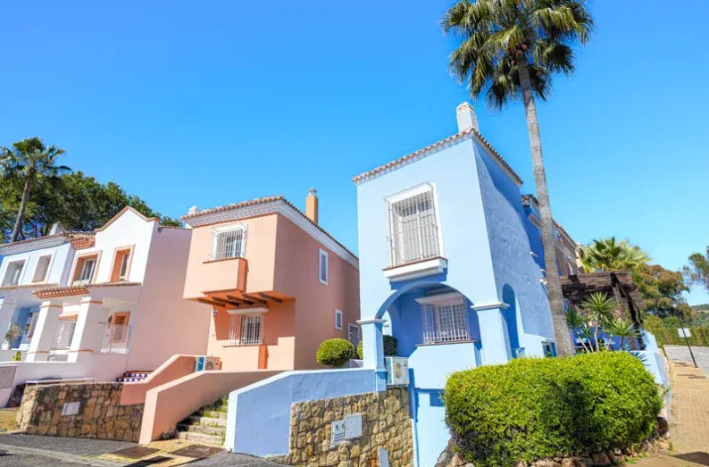 Aloha Lake Village — Adosado en Nueva Andalucía