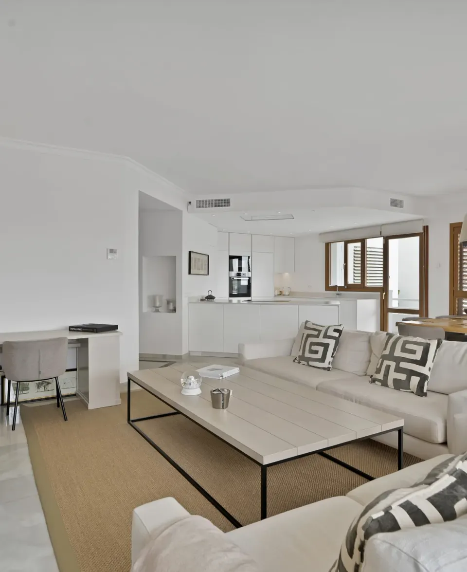 Alcores del Golf — Apartamento en Nueva Andalucía