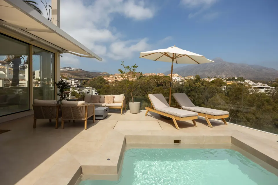 Les Belvederes — Apartamento en Nueva Andalucía