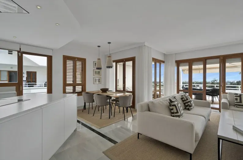 Alcores del Golf — Apartamento en Nueva Andalucía